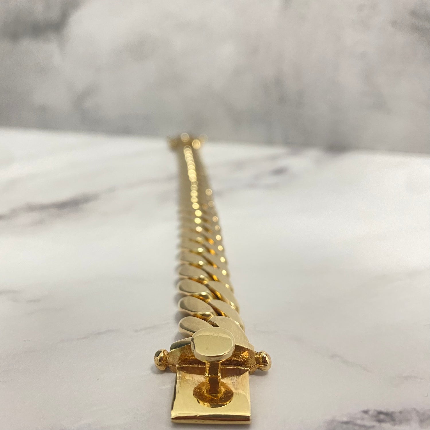 10K Yellow Gold Cuban Links Bracelet / 122.5gr / 13.6mm / 9in