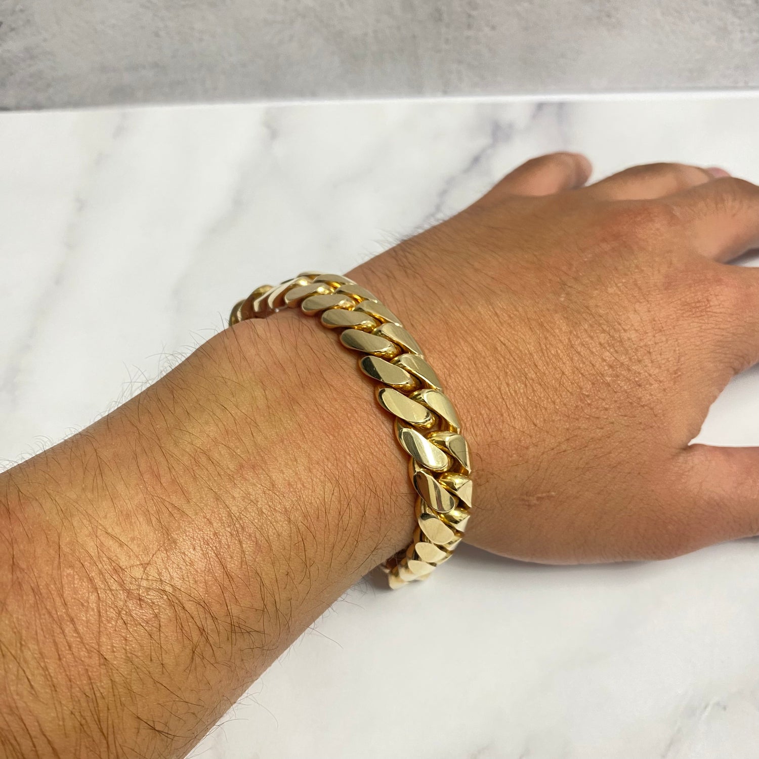 10K Yellow Gold Cuban Links Bracelet / 122.5gr / 13.6mm / 9in