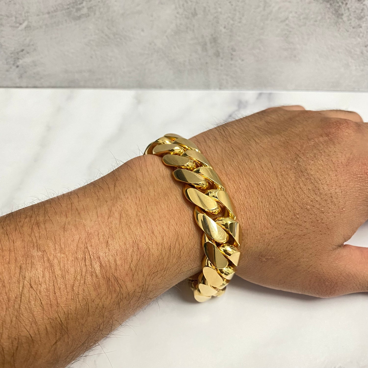 10K Yellow Gold Cuban Links Bracelet / 210.2gr / 20mm / 8 3/4in