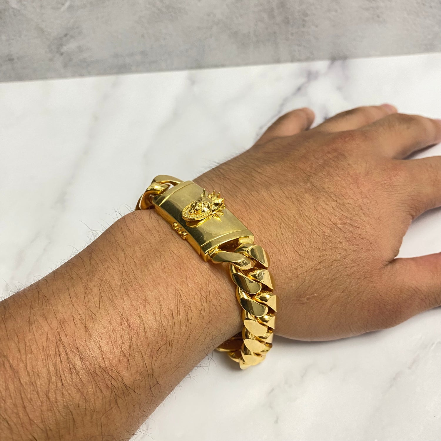 14K Yellow Gold Cuban Links Bracelet / 152.5gr / 14.8mm / 9in
