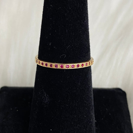 18K Yellow Gold Rustic Lane Ring With Fucshia Zircons / 1.4gr / Size 7.5