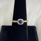 18K Yellow Gold Lone Halo Ring With Blue/White Zircons / 2.4gr / Size 7.5