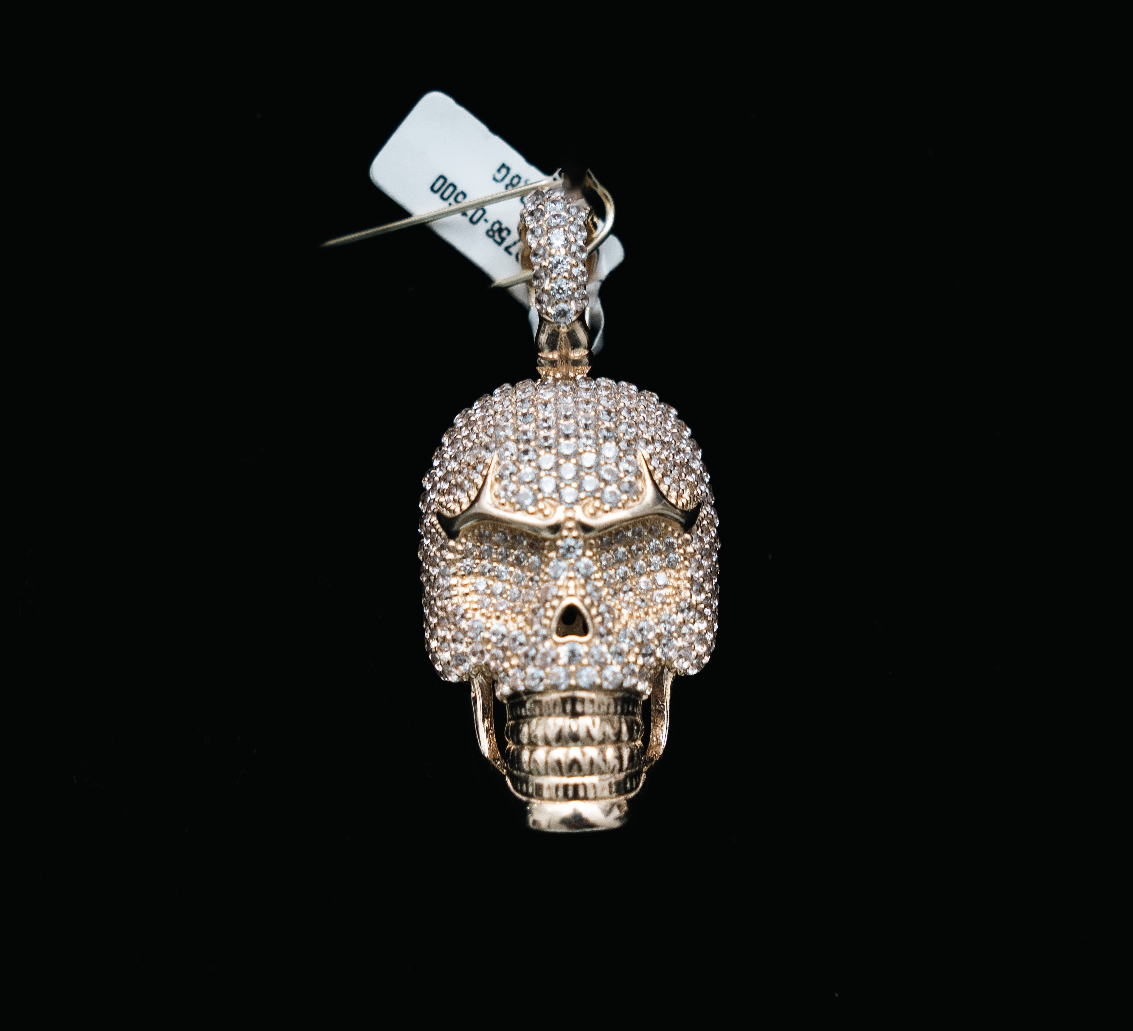 Skull Pendant 14K Yellow Gold With Diamond / 12.8gr