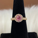 18K Yellow Gold Lone Halo Ring With Pink/White Zircons / 4.3gr / Size 5.5