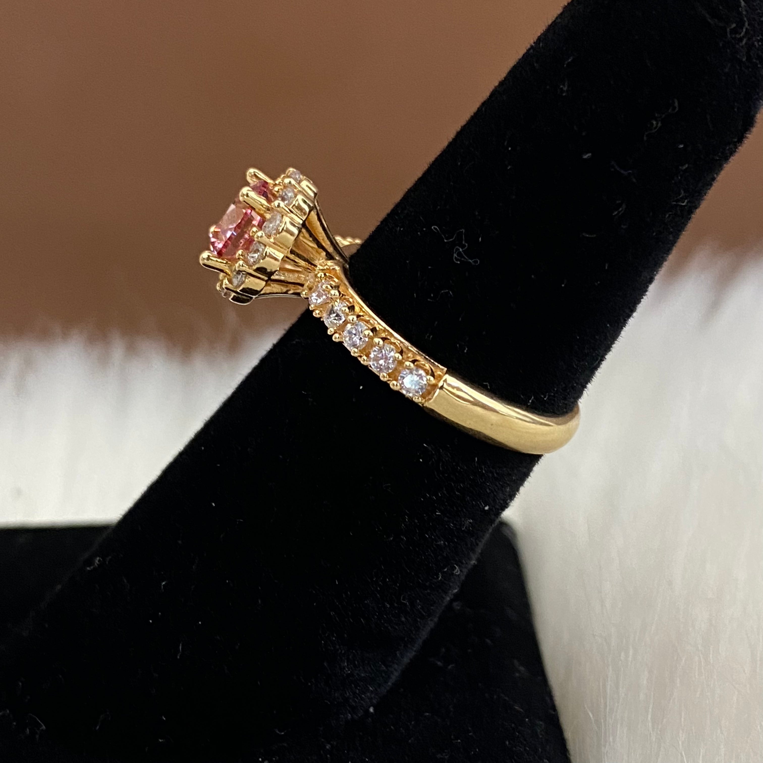 18K Yellow Gold Lone Halo Ring With Pink/White Zircons / 4.3gr / Size 5.5