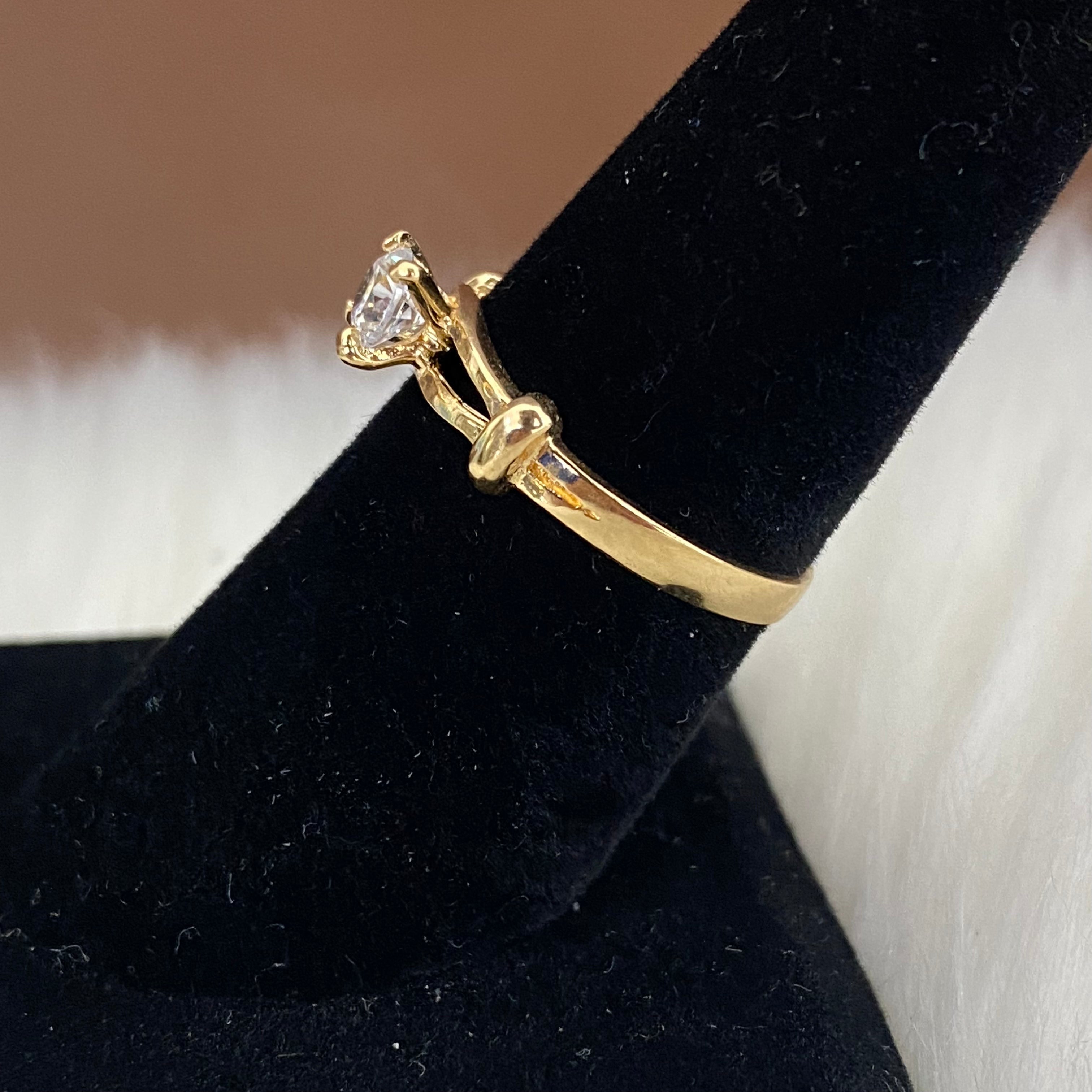 18K Yellow Gold Fashion Ring With Zircons / 2gr / Size 7