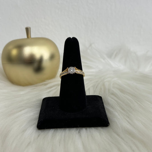 14K Yellow Gold Diamond Flower Engagement Ring Ct Dia / 3.4gr / Size 7