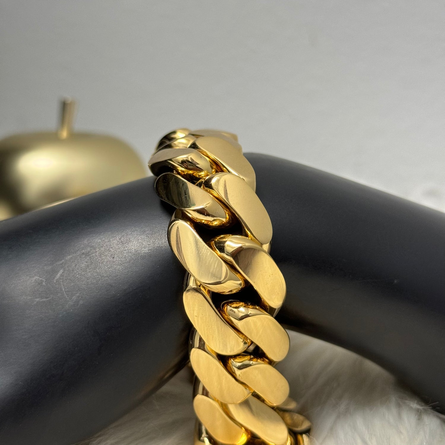 14K Yellow Gold Cuban Links Bracelet / 299.3gr / 20.5mm / 10in