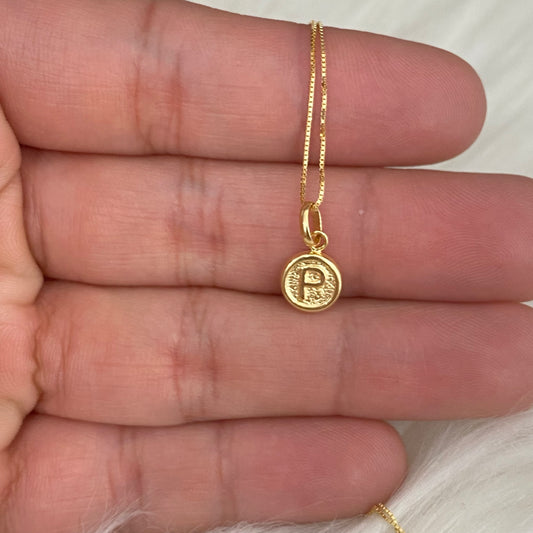 18K Yellow Gold Letter P Circle Pendant / 0.37gr