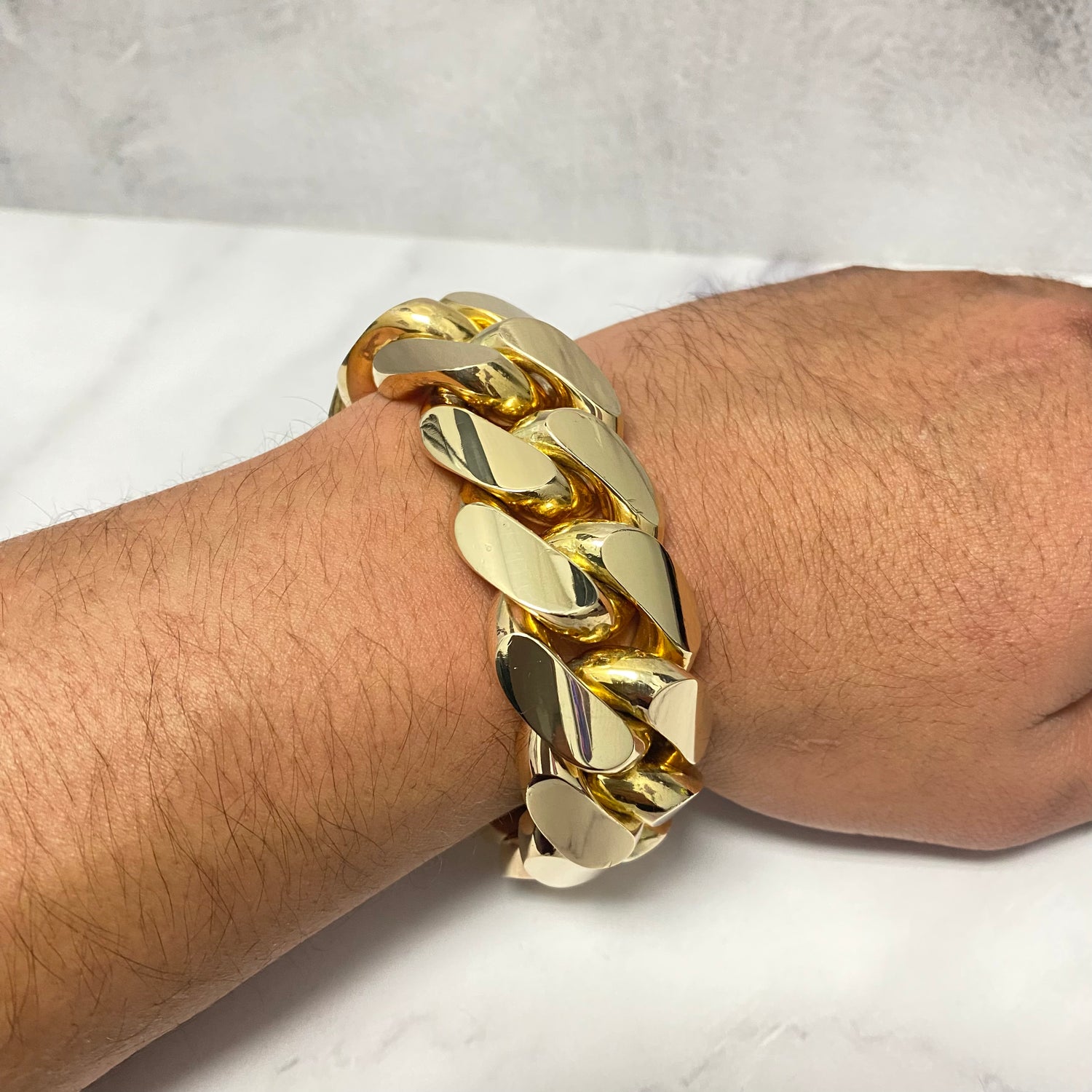 10K Yellow Gold Cuban Links Bracelet / 405.2gr / 26.5mm / 8.5in