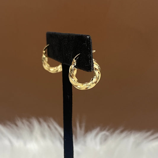 18K Yellow Gold Luxury Hoop Earrings / 1.38gr