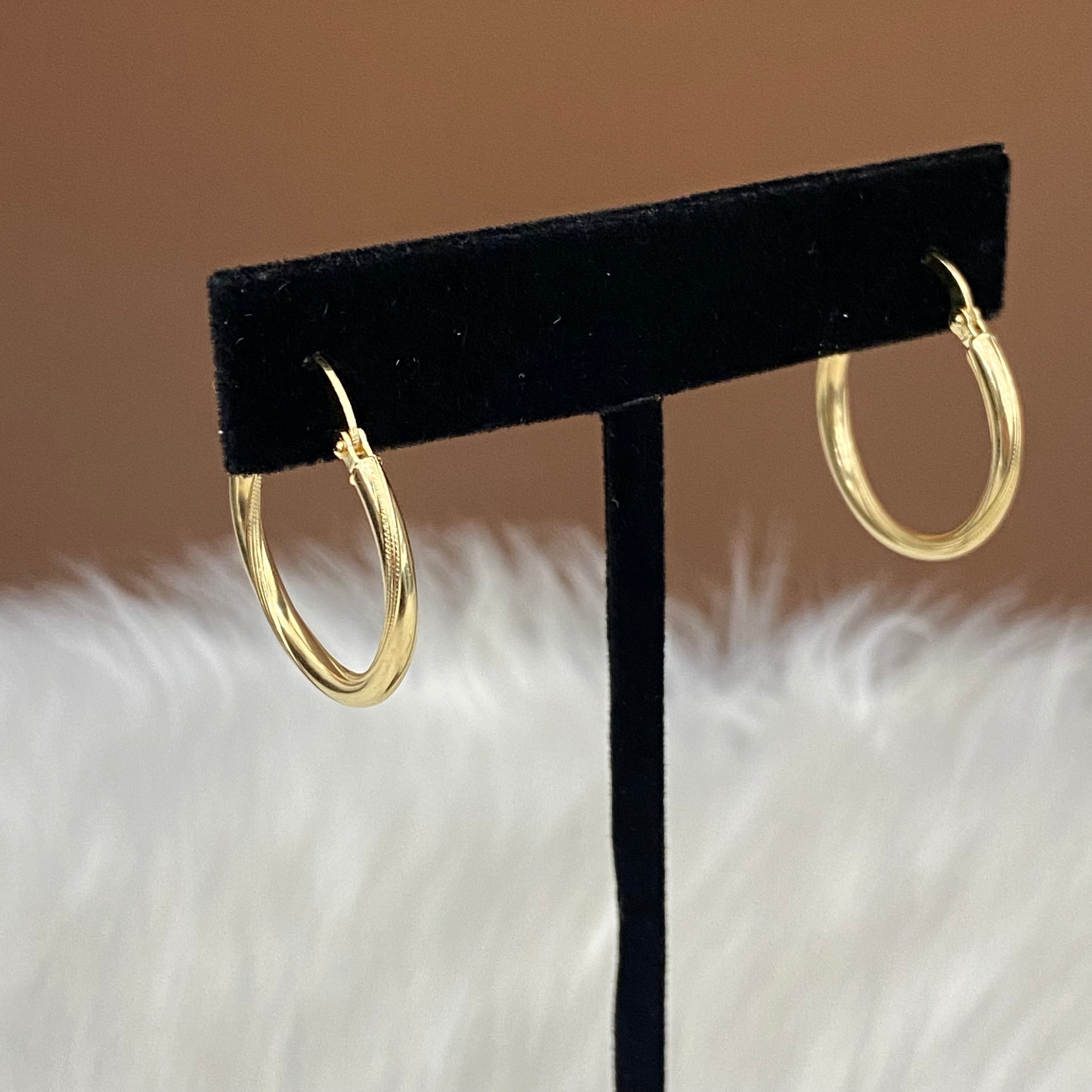 18K Yellow Gold Fashion Hoop Earrings / 1.95gr