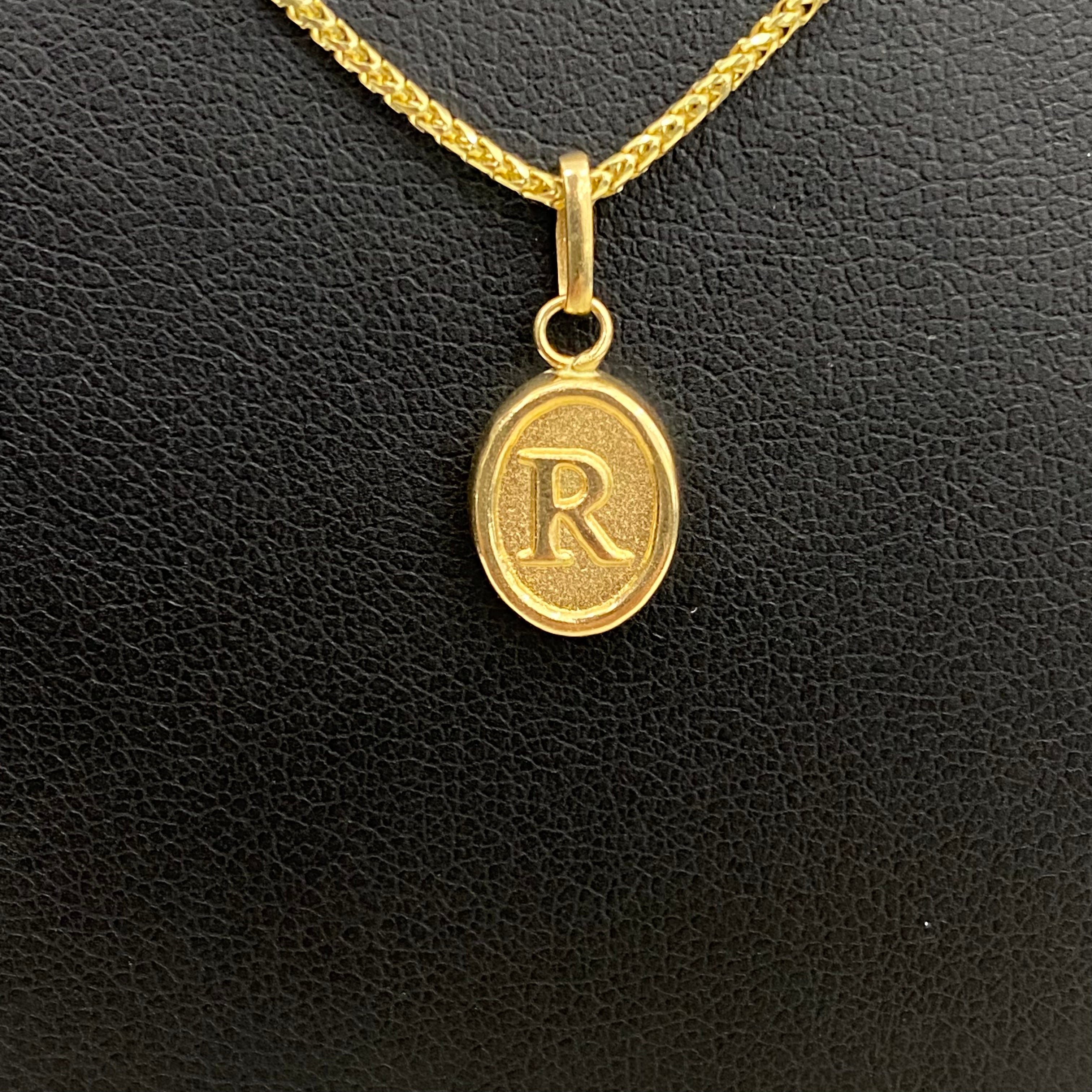 18K Yellow Gold Letter R Pendant / 0.50gr