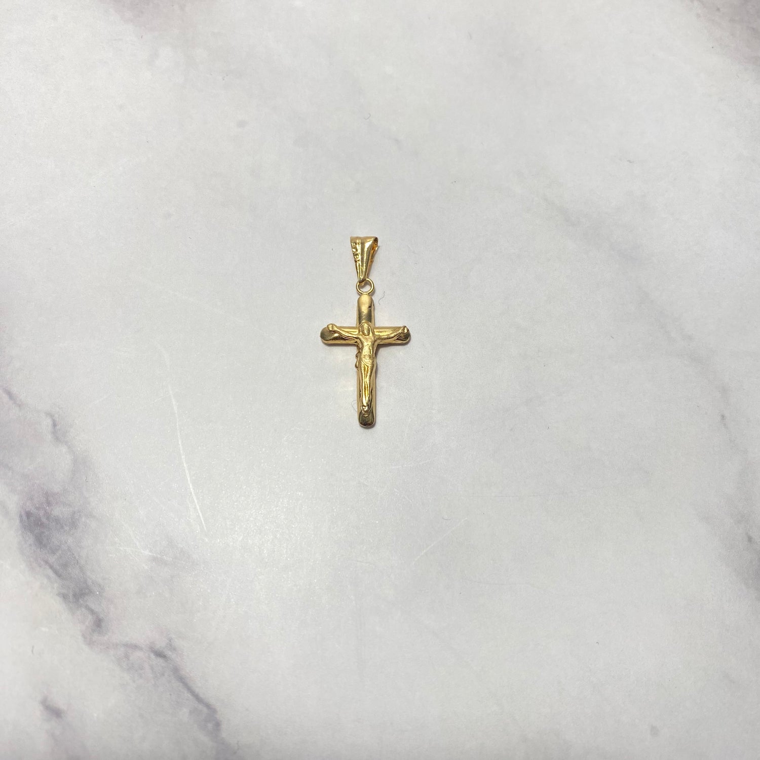 18K Yellow Gold Crucifix Pendant / 0.84gr / 1.2in