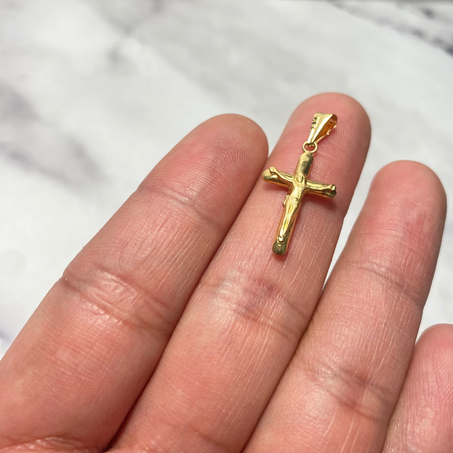 18K Yellow Gold Crucifix Pendant / 0.84gr / 1.2in