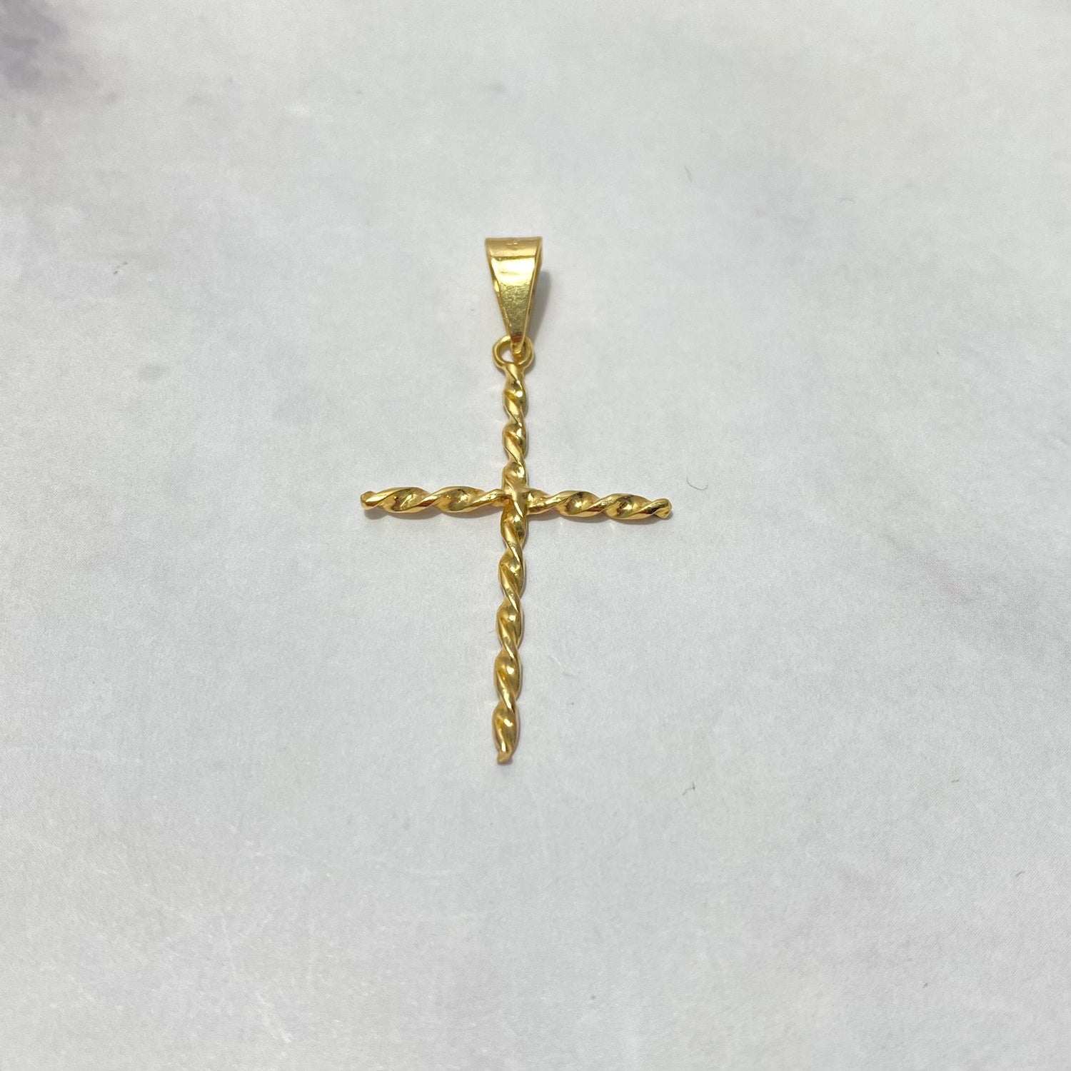 18K Yellow Gold Braided Cross Pendant / 1.08gr / 1.4in