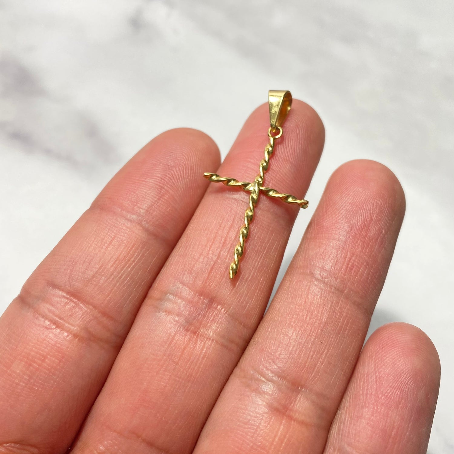 18K Yellow Gold Braided Cross Pendant / 1.08gr / 1.4in