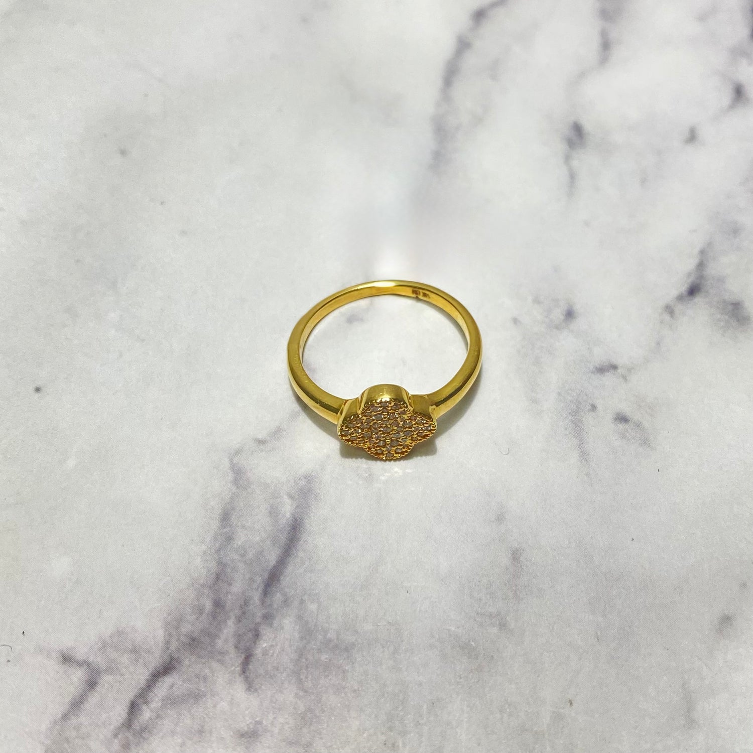 14K Yellow Gold Diamond Clover Ring 0.17Ct Dia / 2.77gr / Size 7
