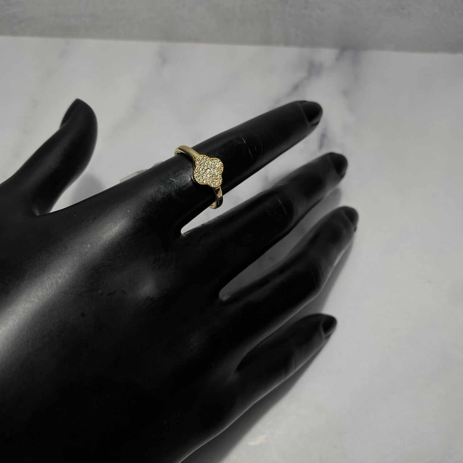 14K Yellow Gold Diamond Clover Ring 0.17Ct Dia / 2.77gr / Size 7