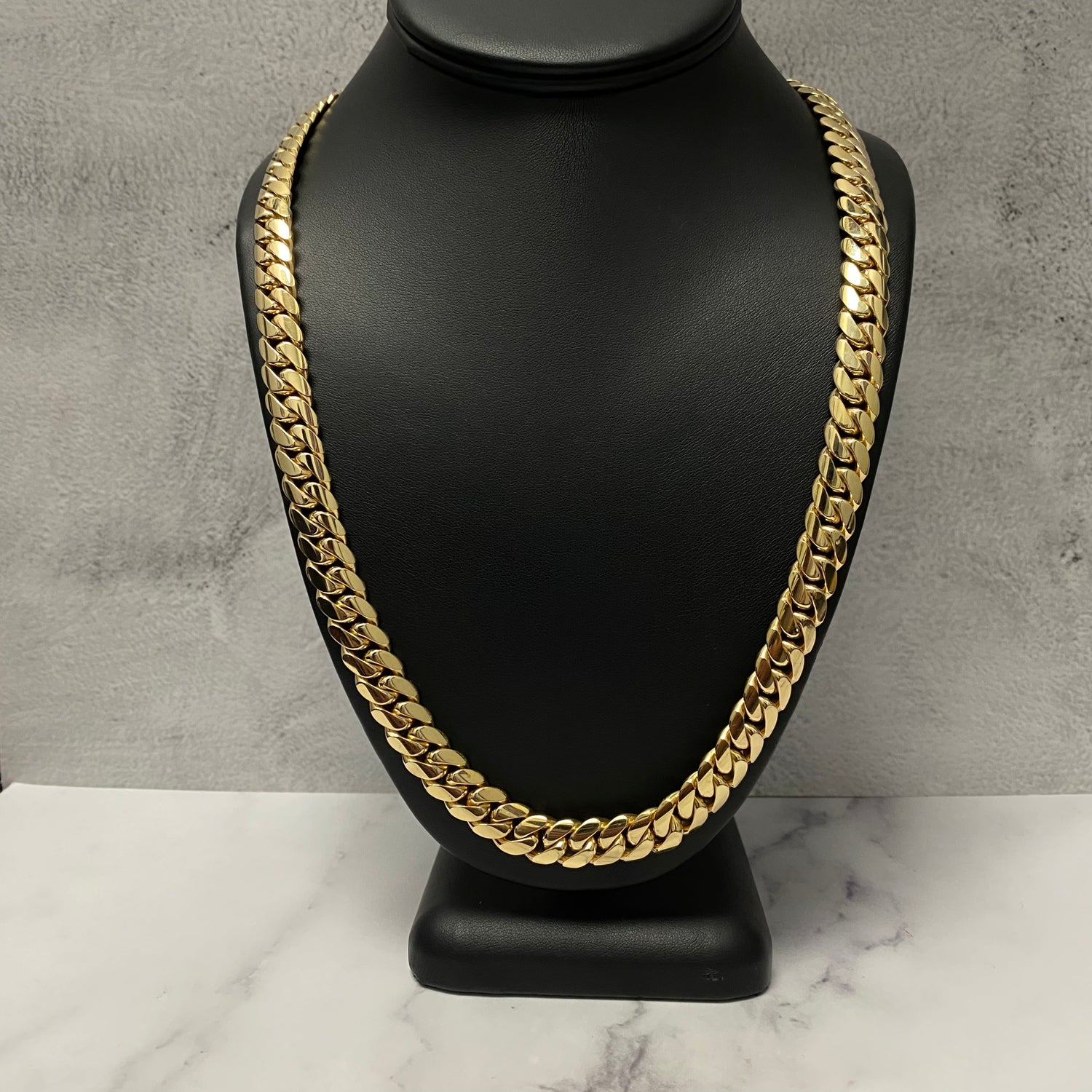10K Yellow Gold Cuban Links / 177.4gr / 10.7mm / 24in