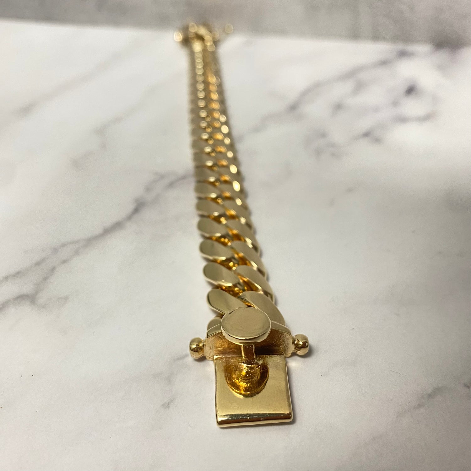 10K Yellow Gold Cuban Links Bracelet / 137.7gr / 14.7mm / 8.5in