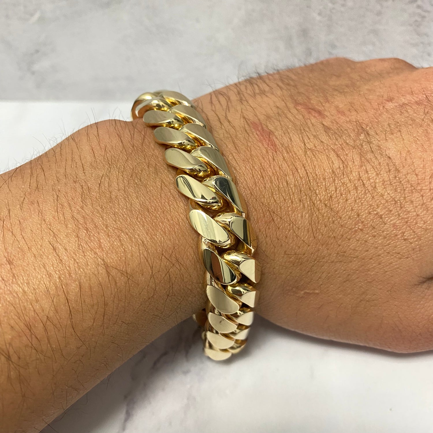 10K Yellow Gold Cuban Links Bracelet / 137.7gr / 14.7mm / 8.5in