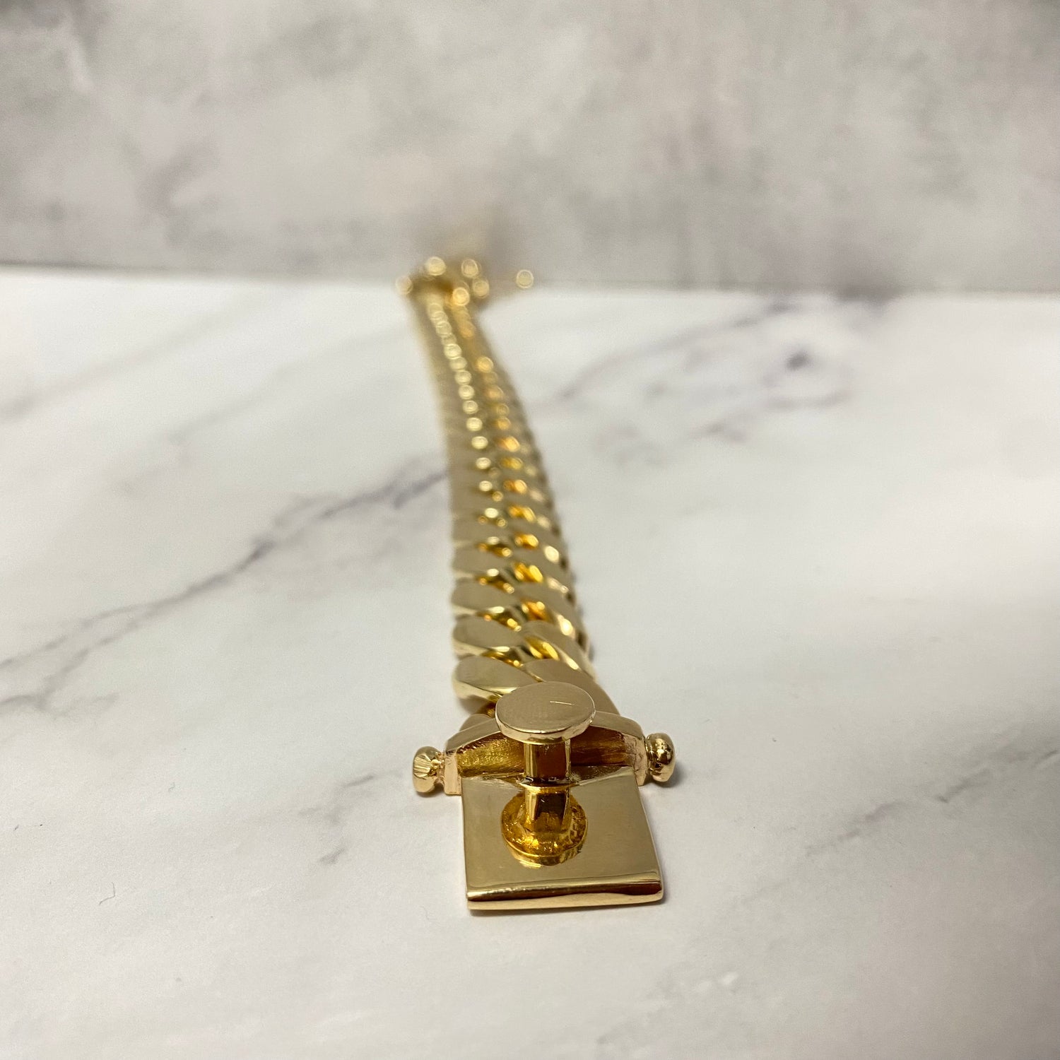 10K Yellow Gold Cuban Links Bracelet / 142.6gr / 15.6mm / 8.5 in