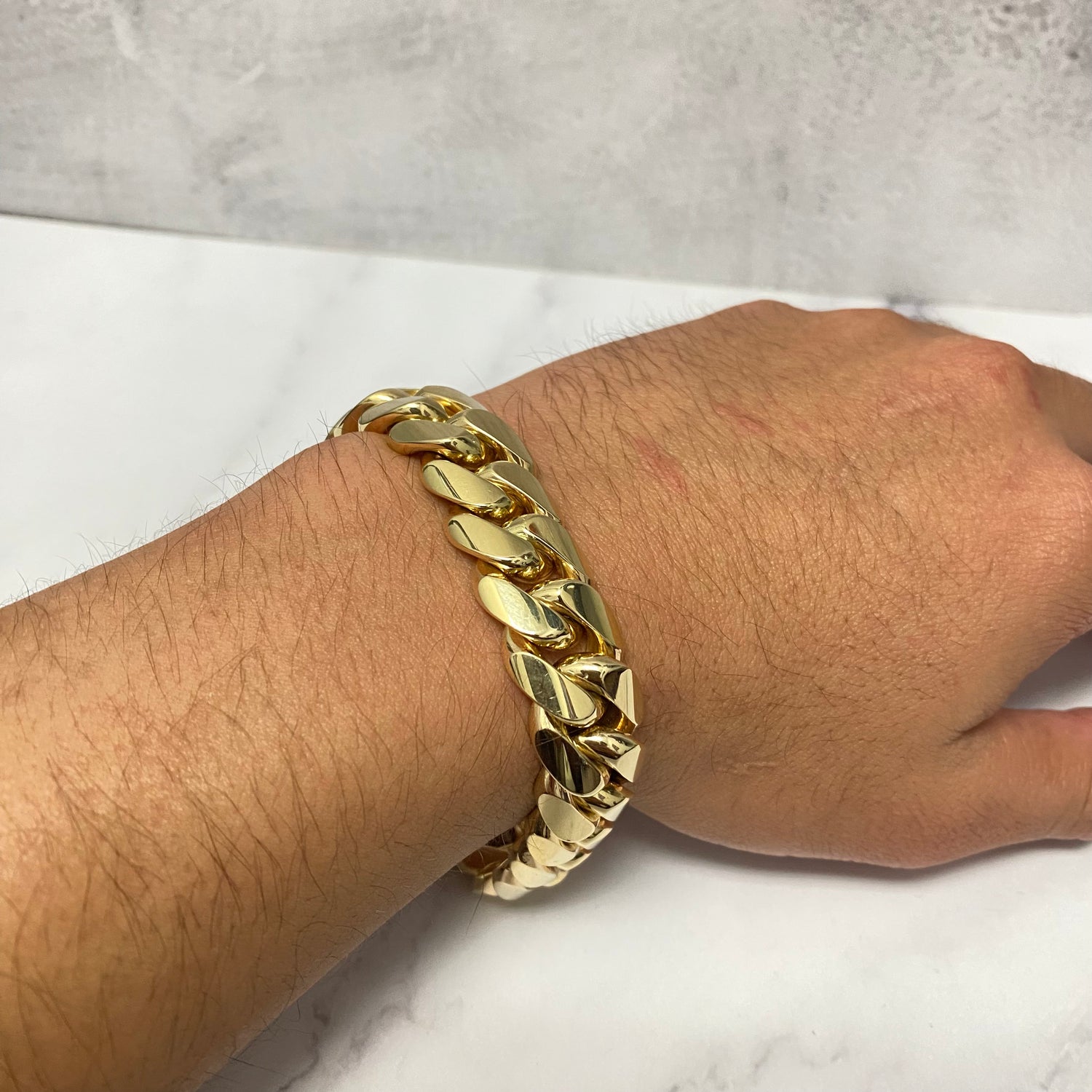 10K Yellow Gold Cuban Links Bracelet / 142.6gr / 15.6mm / 8.5 in