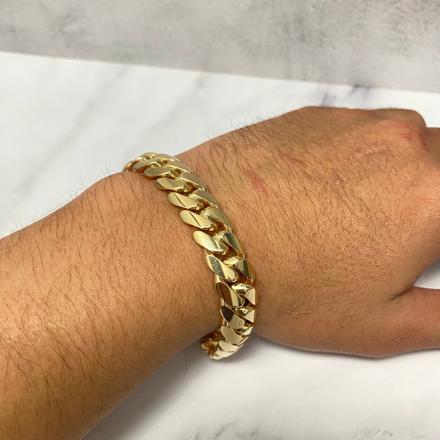 10K Yellow Gold Cuban Links Bracelet / 101.7gr / 13.5mm / 8 1/4in