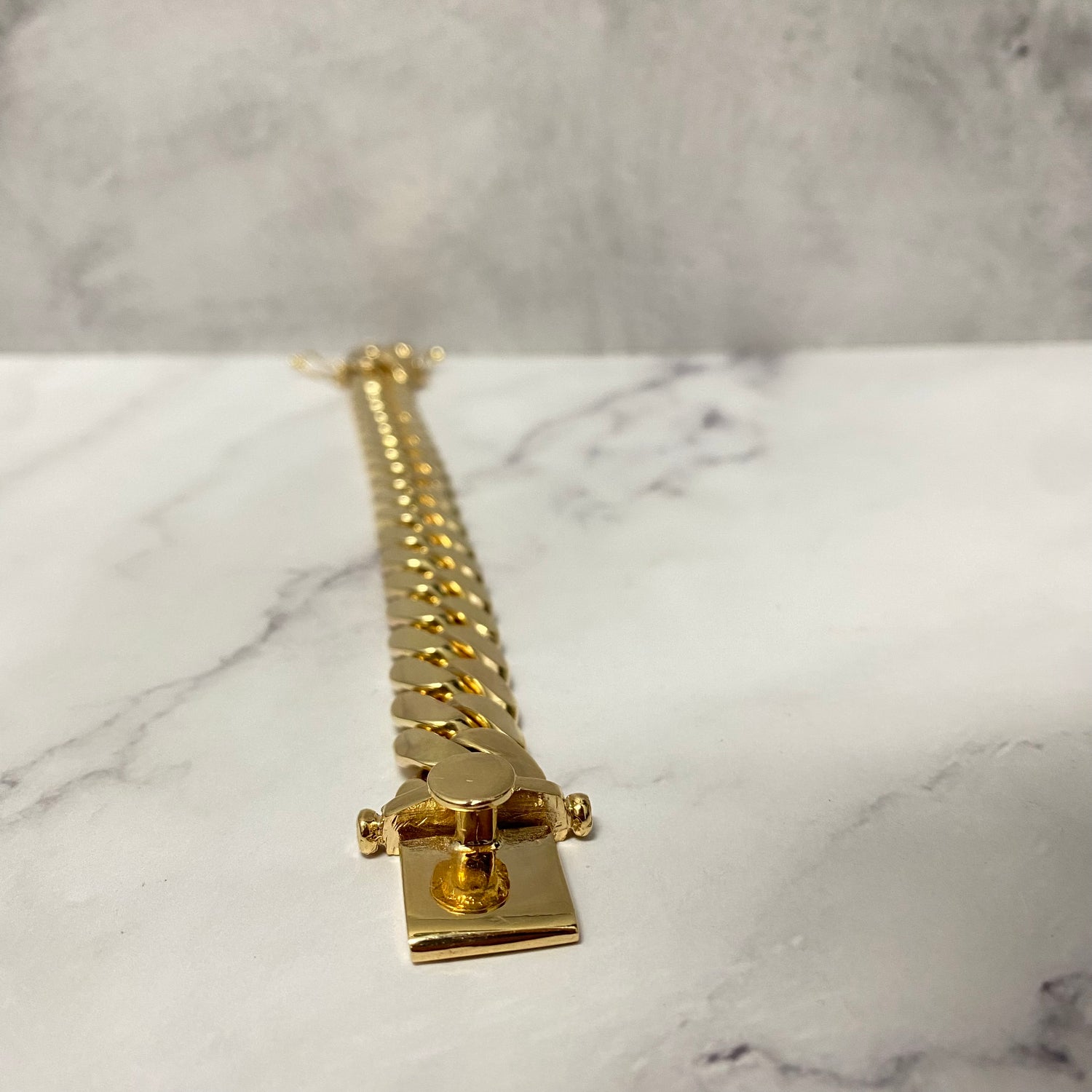 10K Yellow Gold Cuban Links Bracelet / 141.9gr / 15.4mm / 8 1/4in