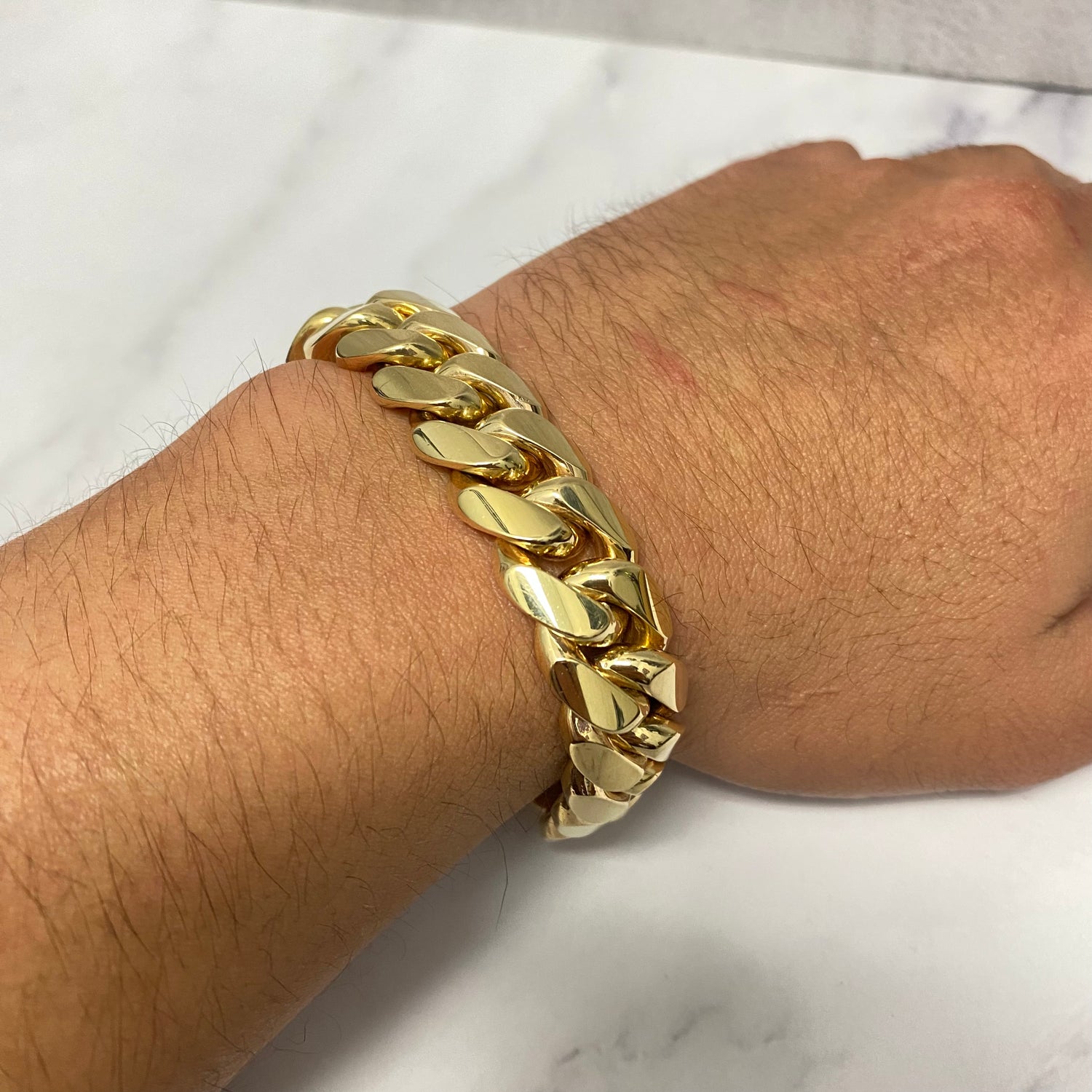 10K Yellow Gold Cuban Links Bracelet / 141.9gr / 15.4mm / 8 1/4in