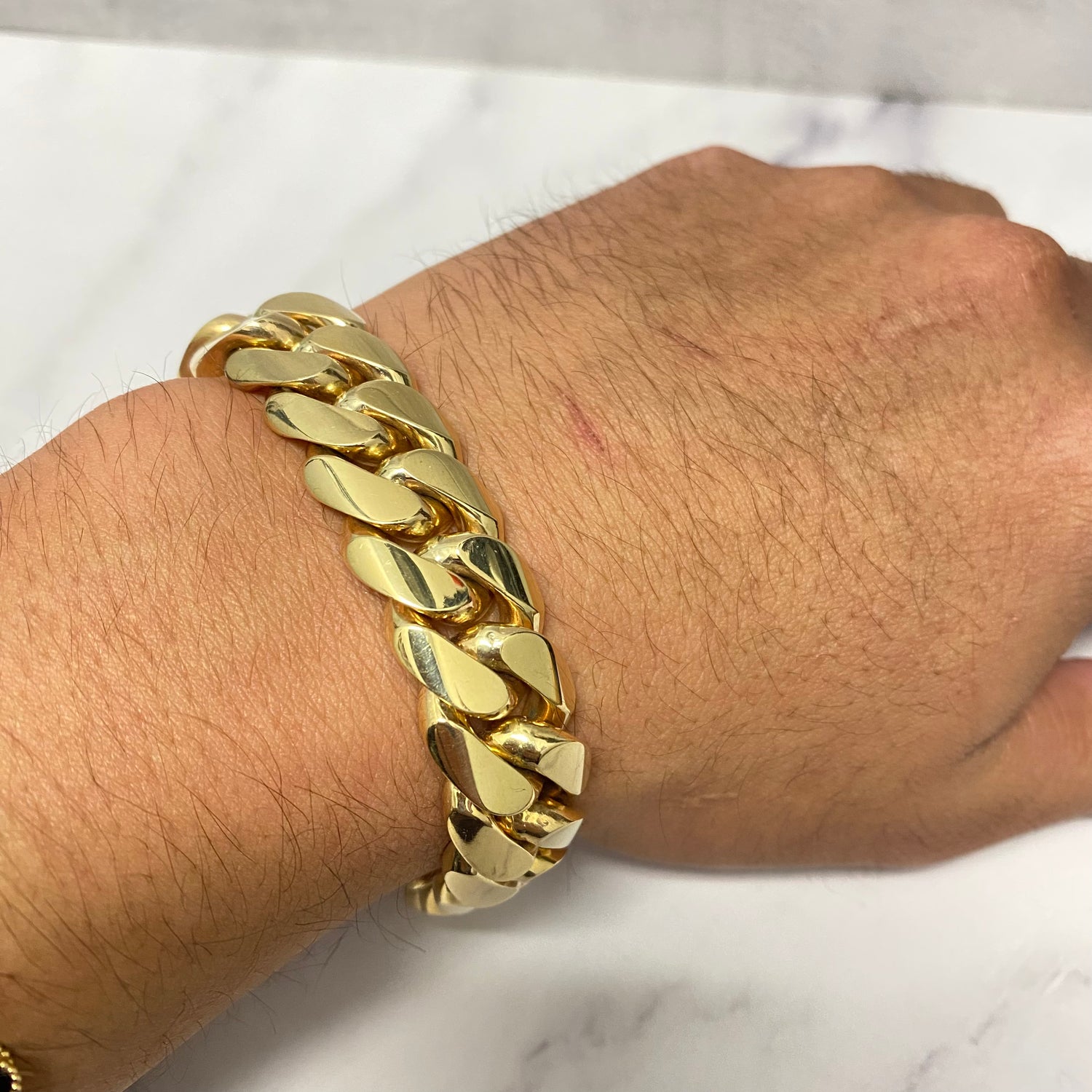 10K Yellow Gold Cuban Links Bracelet / 139.5gr / 15.7mm / 8 1/4in