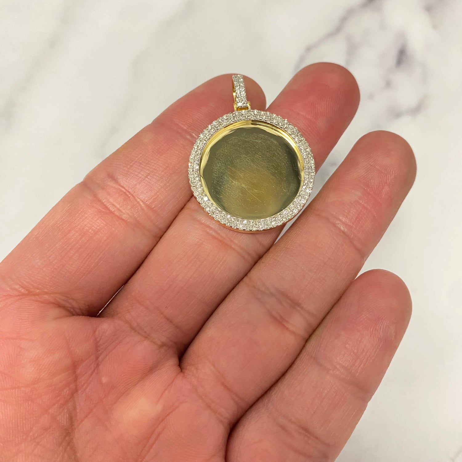 10K Yellow Gold Diamond Memorial Pendant 0.71Ct Dia / 4.49gr / 1.3-1in