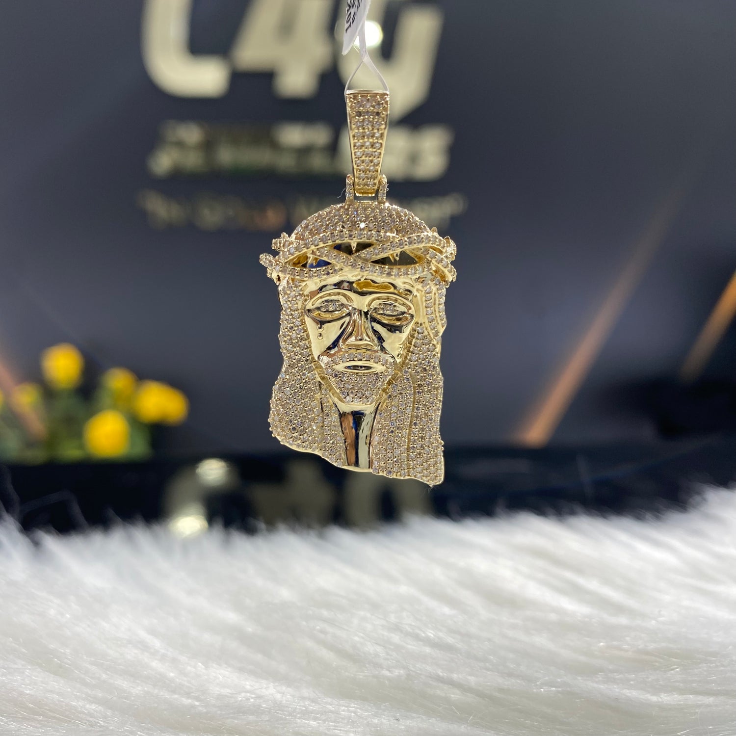 10K Yellow Gold Diamond Jesus Face Pendant 0.86Ct Dia / 7.6gr