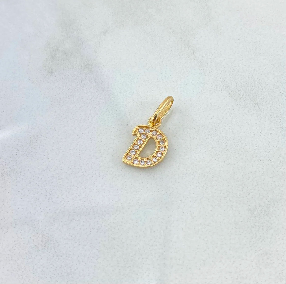 18K Yellow Gold Letter D Italics Pendant With Zircons / 0.7gr / 0.6in