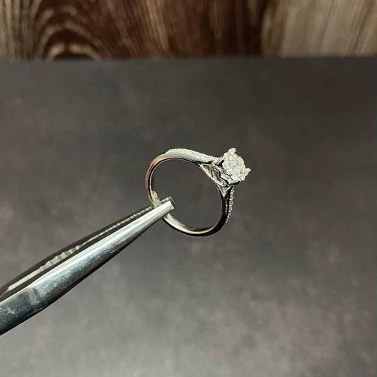 14K White Gold Diamond Luxury Engagement Ring 0.44Ct Dia / 3.15gr / Size 6 3/4