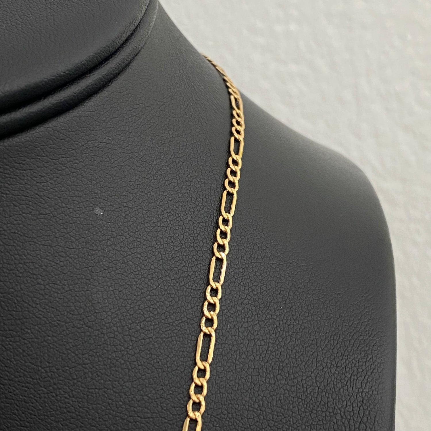 18K Yellow Gold Figaro Chain / 2.6gr / 2.4mm / 19.5in