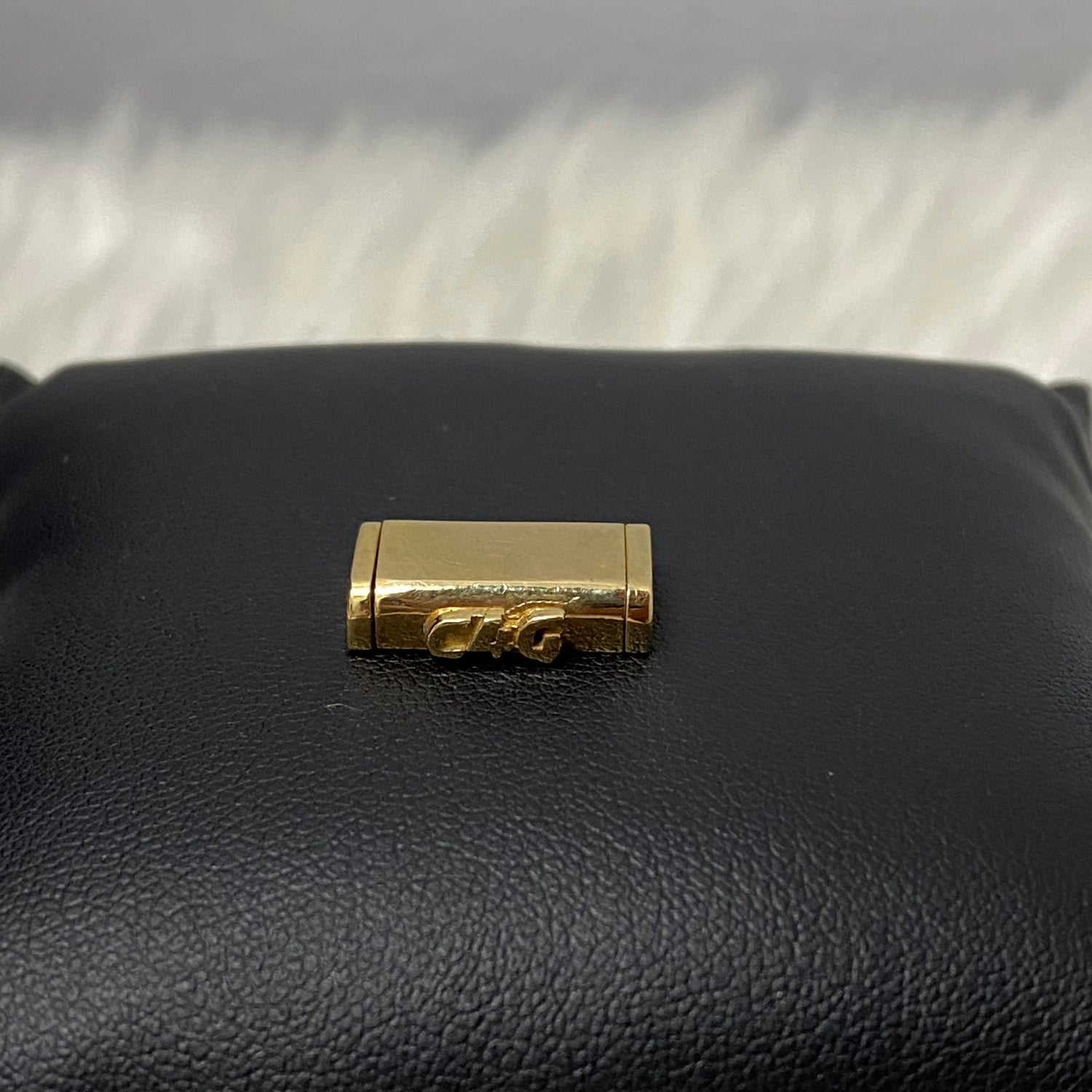 14K Yellow Gold Plain Sleek Lock / 4.1gr / 9mm