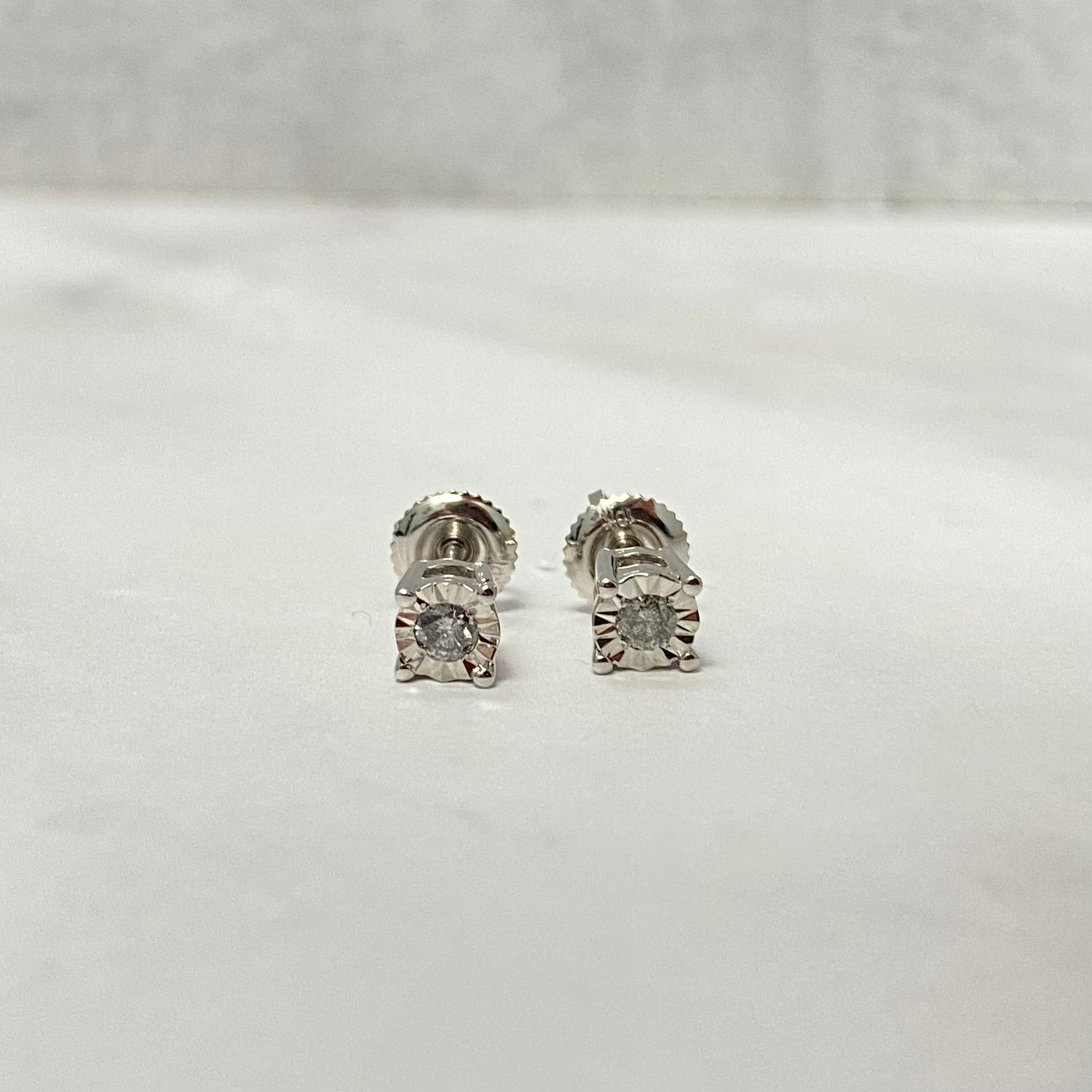 10K White Gold Diamond Round Fashion Stud Earrings 0.10Ct Dia / 1.17gr / 4mm