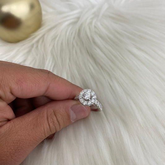 14K White Gold Diamond Flower Engagement Ring Ct Dia / 4.2gr / Size 7