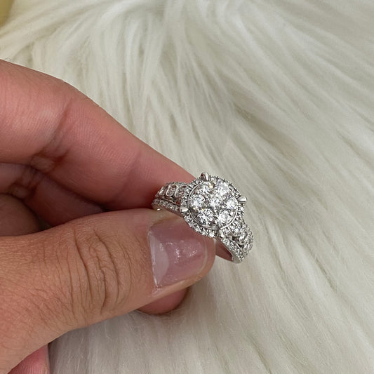14K White Gold Diamond Flower Engagement Ring Ct Dia / 8gr / Size 7.5