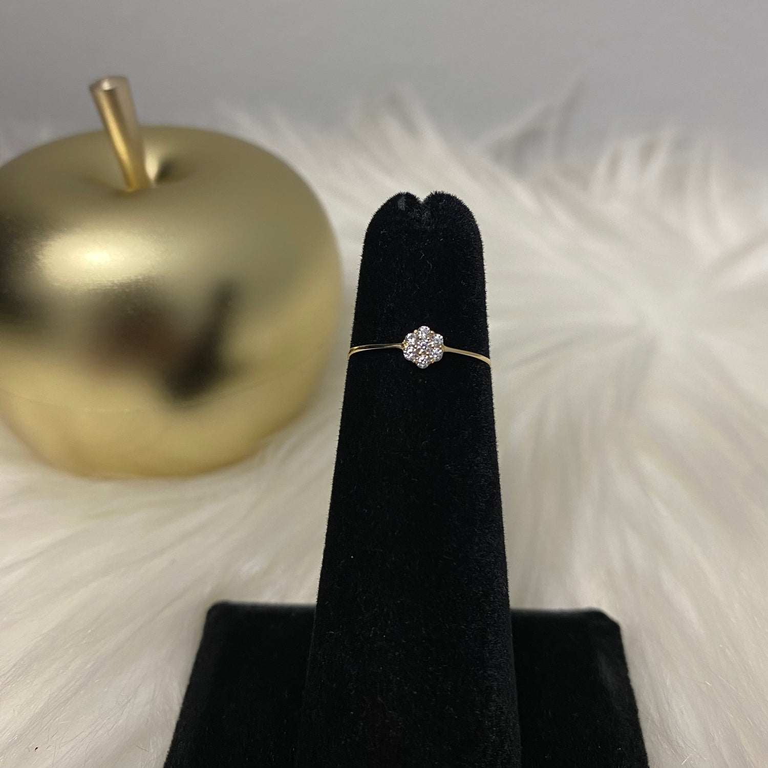 14K Yellow Gold White Flower Ring With Zircons / 0.33gr