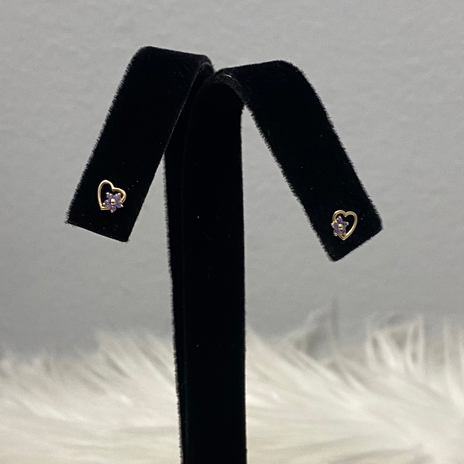 14K Yellow Gold Purple Heart/Star Stud Earrings With Purple Zircons / 0.38gr