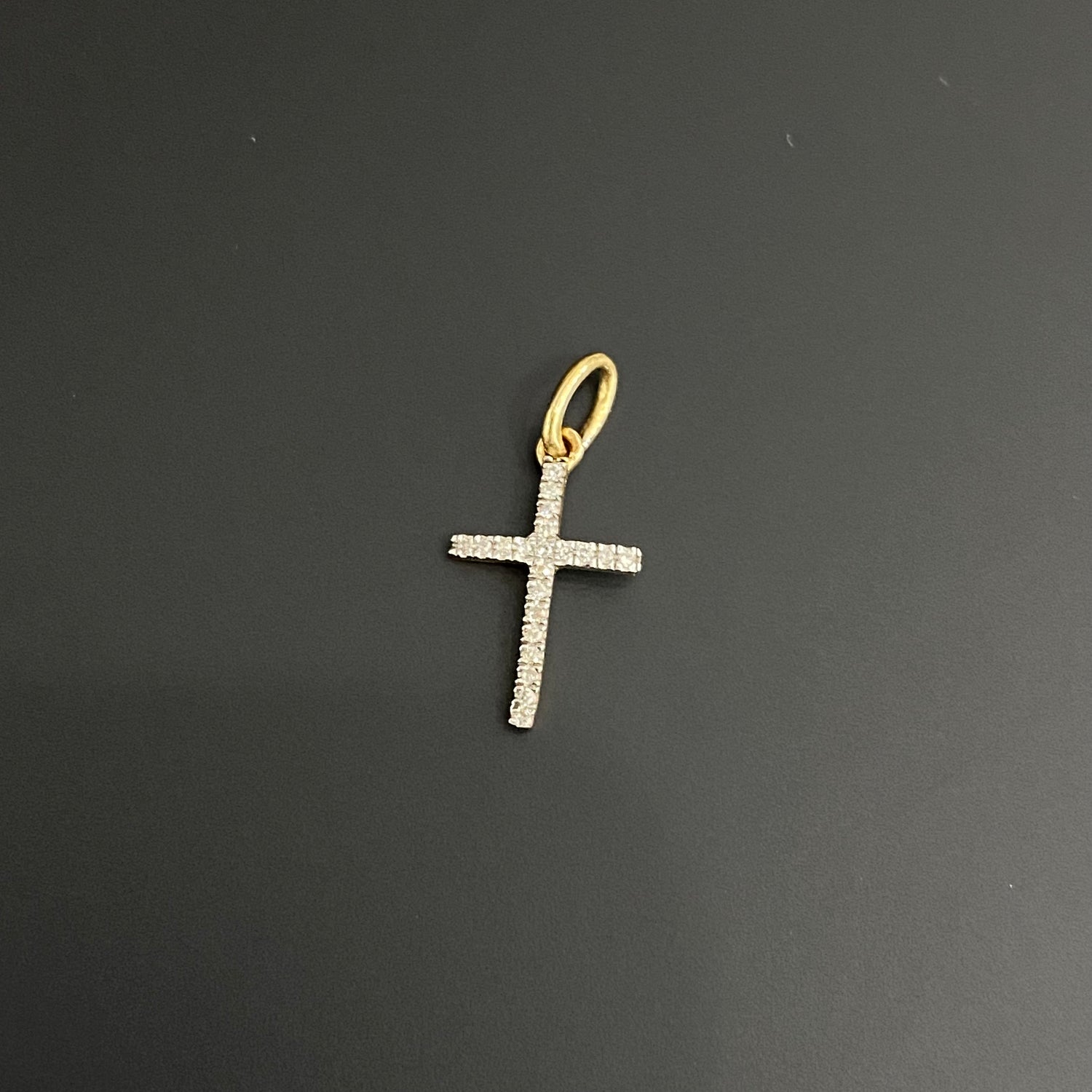 14K Yellow Gold Diamond Cross Pendant Ct Dia / 0.27gr