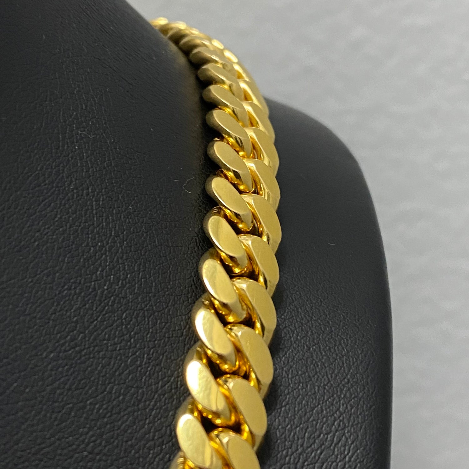 10K Yellow Gold Cuban Links / 114gr / 8.5mm / 20in