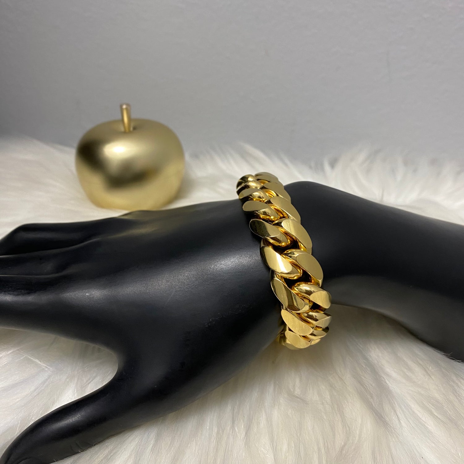 10K Yellow Gold Cuban Links Bracelet / 164.1gr / 16.3mm / 8.5in