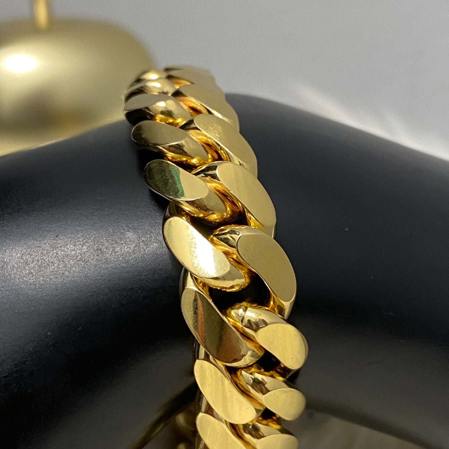 10K Yellow Gold Cuban Links Bracelet / 99.3gr / 12.7mm / 8.5in