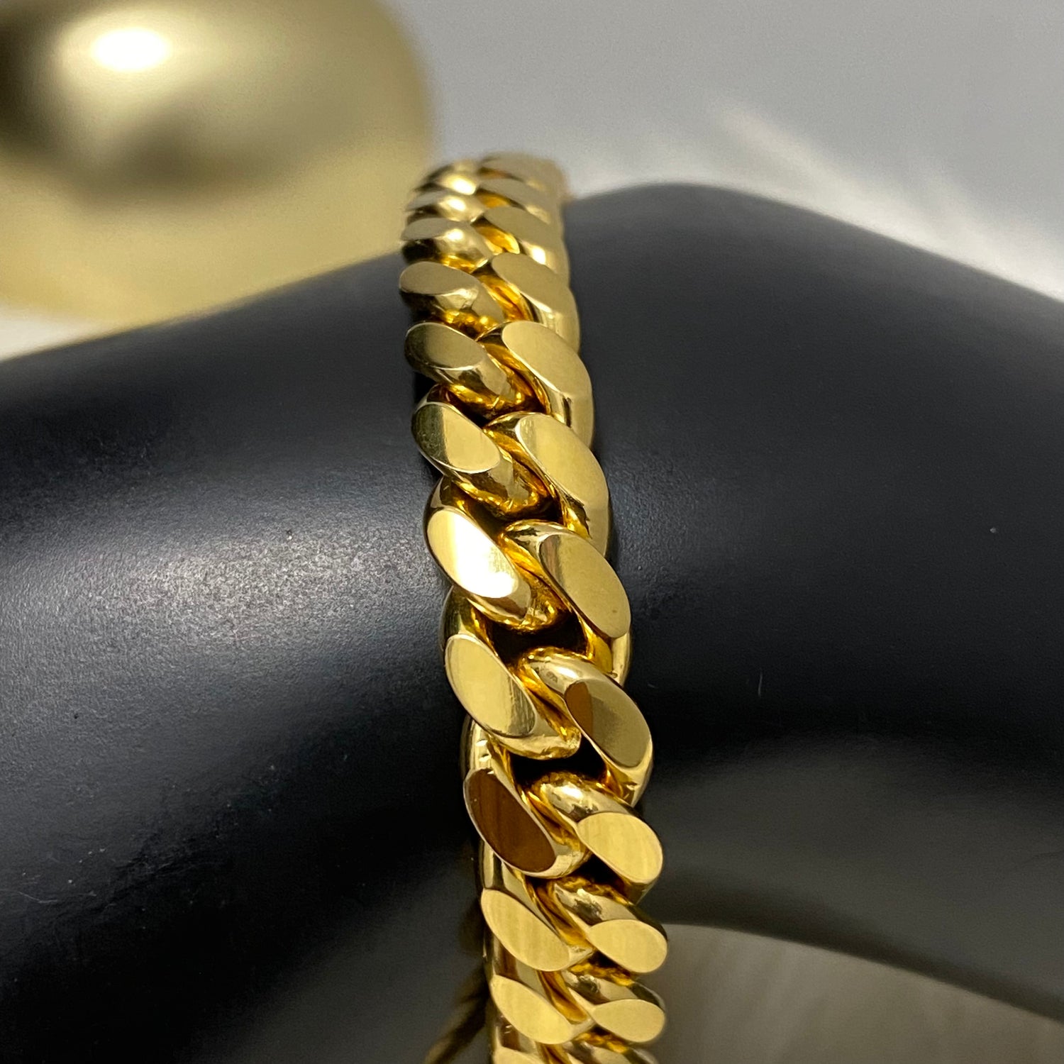 10K Yellow Gold Cuban Links Bracelet / 47.8gr / 8.5mm / 8in