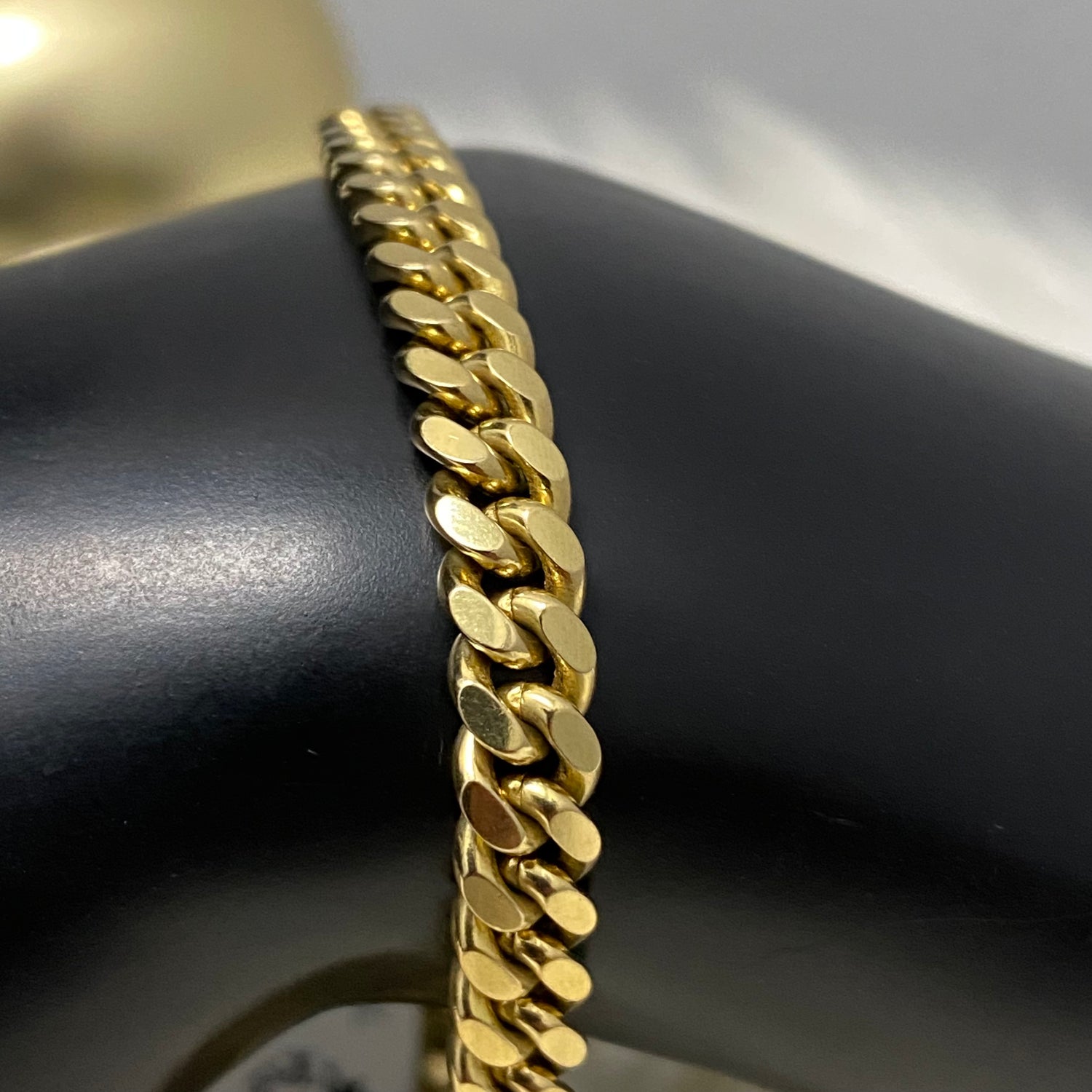 10K Yellow Gold Bracelet Micro Cuban / 21.7gr / 5.8mm / 8in