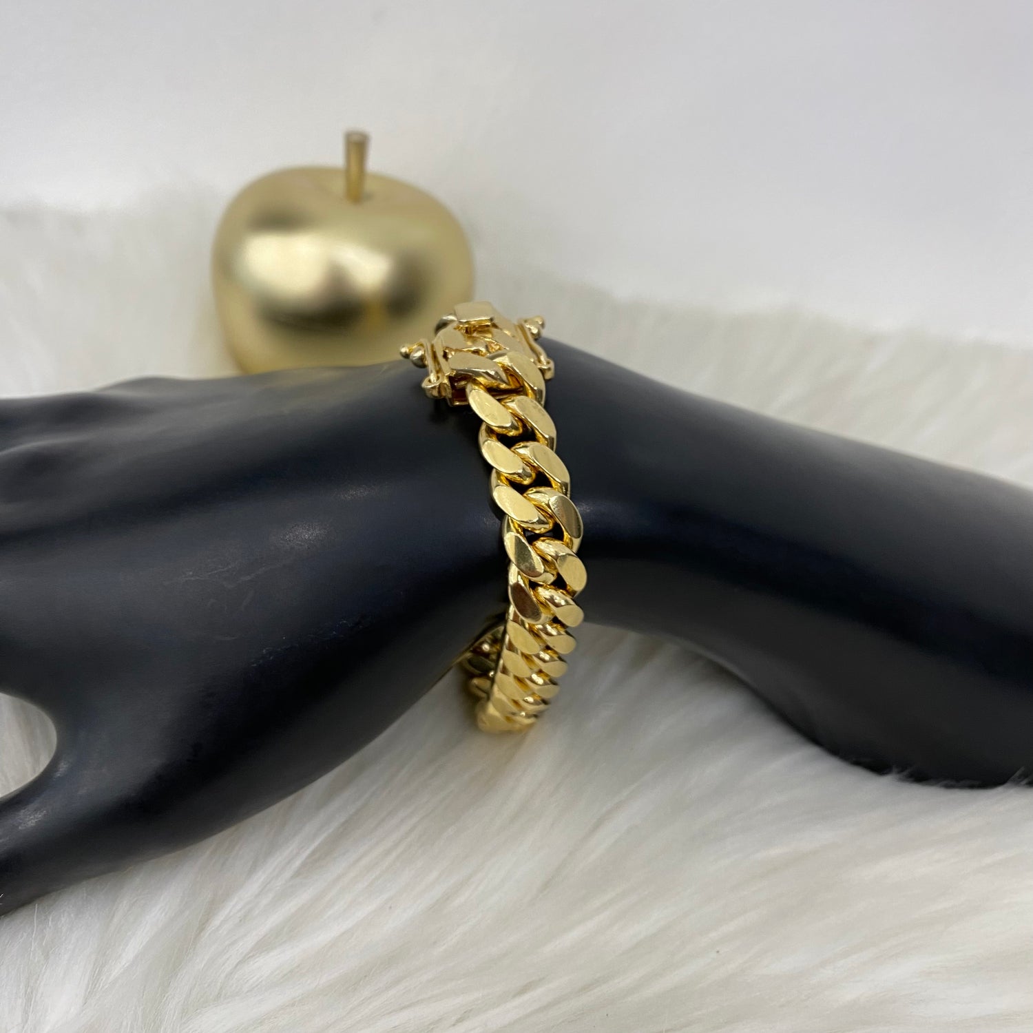 10K Yellow Gold Cuban Links Bracelet / 72.6gr / 10.7mm / 8.5in